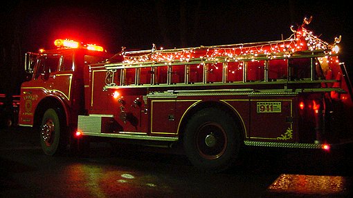 Image of xmaslightsonfireengine.jpg