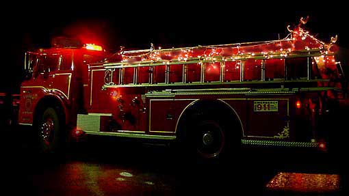 Image of xmaslightsonfireengineright.jpg