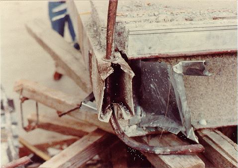 Image of mall4thfloorbeam.gif