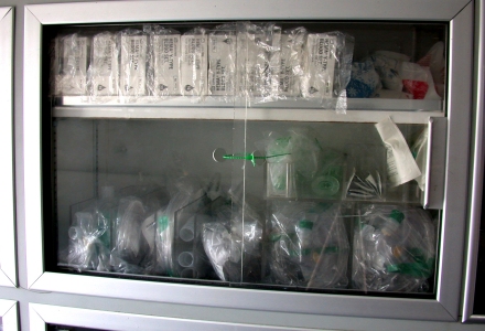 Image of mayfairivsoxygenmaskscompartment.jpg