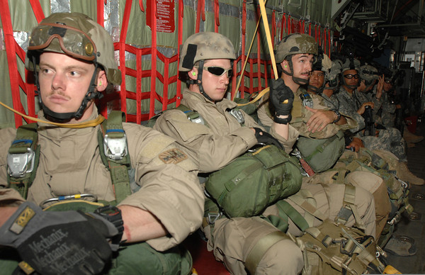 Image of nationalguardsmencargobay.jpg