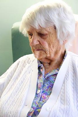 Image of oldwoman.jpg