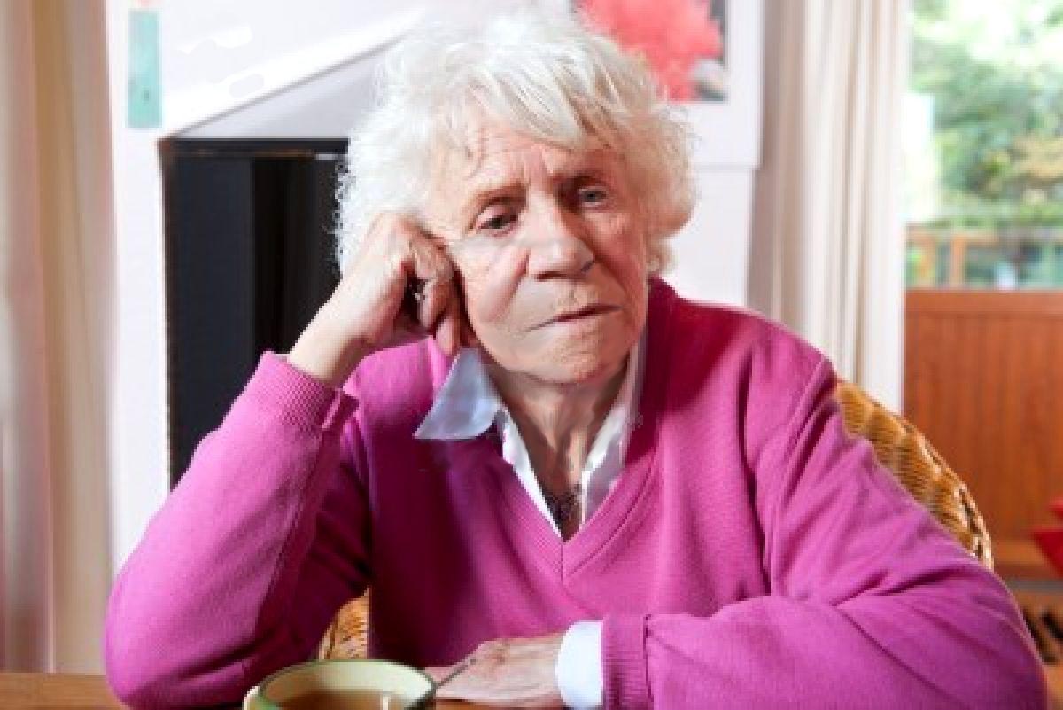 Image of oldwomantea.jpg