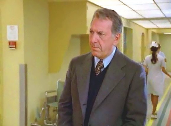 Image of quincyclosehallwayrampartright.jpg